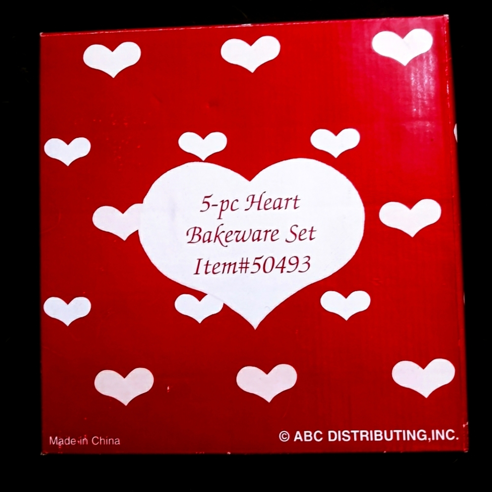 💖BRAND NEW HEART SHAPED BAKING ITEMS - 5 Pieces💖
